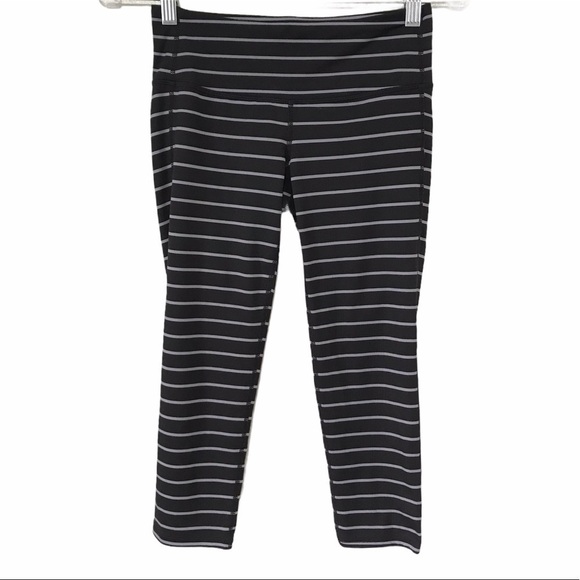 Athleta Chaturanga Stripe crop Xs black & gray B32 - Picture 2 of 8
